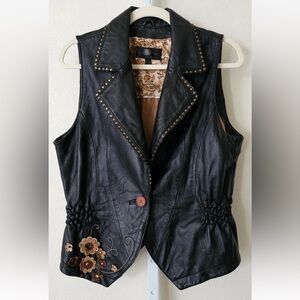 WILSONS LEATHER Black Scalloped Cinched Waist Suede Floral Grommet Vest Sz L